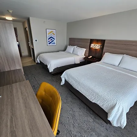 Holiday Inn Express Hotel & Suites Cincinnati-Blue Ash By Ihg Exterior photo
