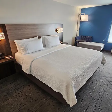 Holiday Inn Express Hotel & Suites Cincinnati-Blue Ash By Ihg Exterior photo