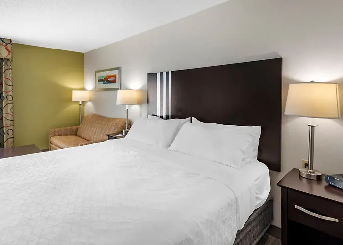Holiday Inn Express Hotel & Suites Cincinnati-Blue Ash By Ihg