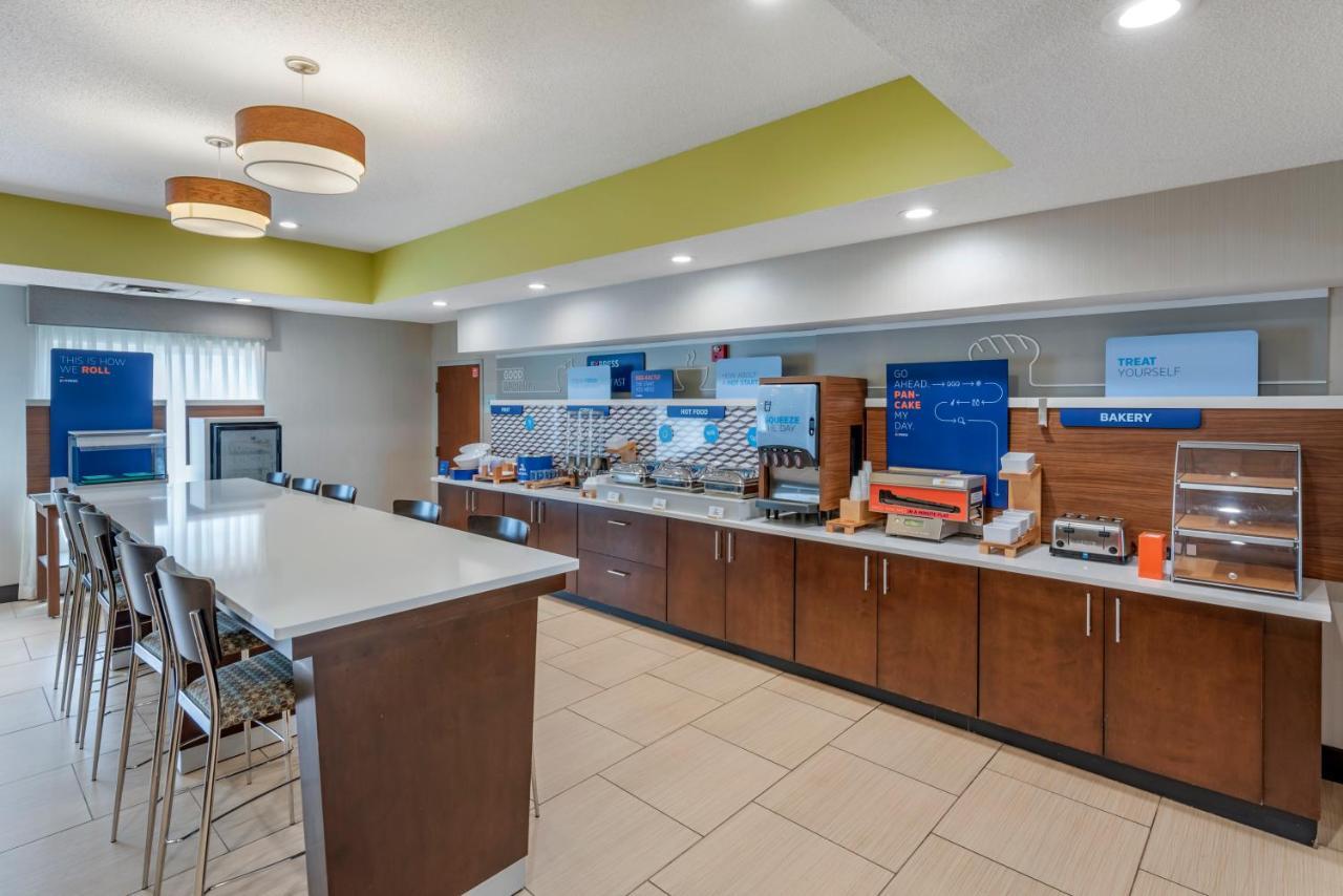 Hotel Express & Cincinnati-blue Ash By Ihg Blue Ash