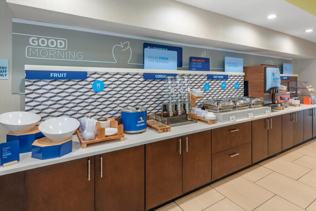 Express & Cincinnati-blue Ash By Ihg Hotel