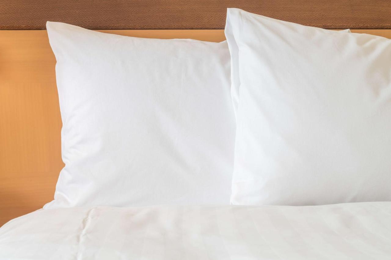 Express & Cincinnati-blue Ash By Ihg Hotel Blue Ash