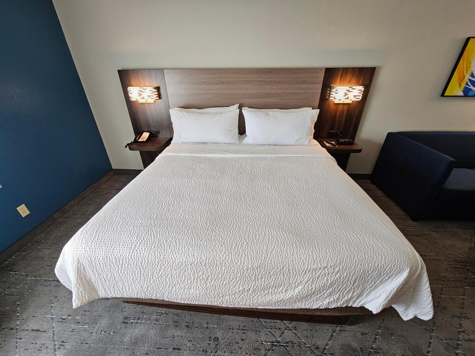 Express & Cincinnati-blue Ash By Ihg