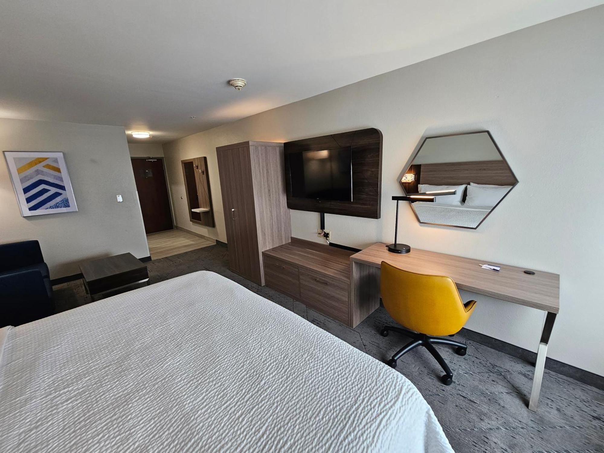 Express & Cincinnati-blue Ash By Ihg 3* Blue Ash