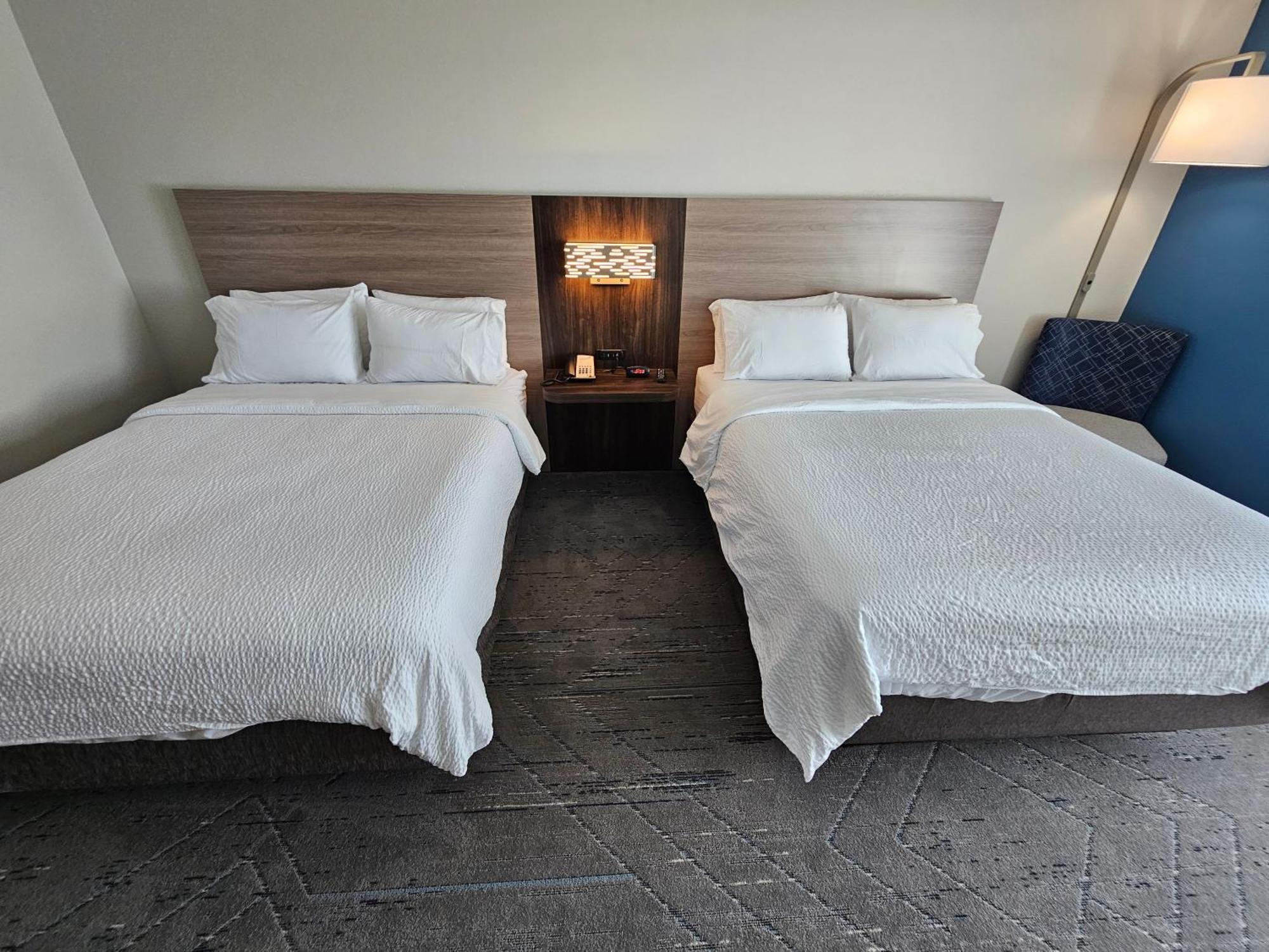 Express & Cincinnati-blue Ash By Ihg
