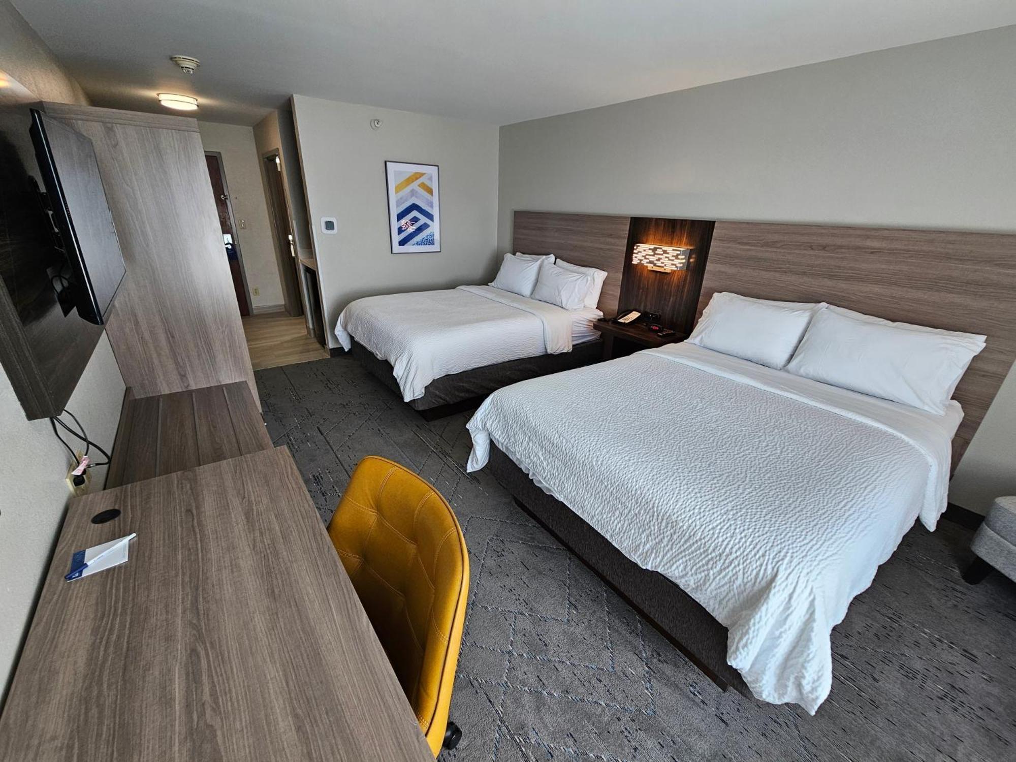 Hotel Express & Cincinnati-blue Ash By Ihg 3*