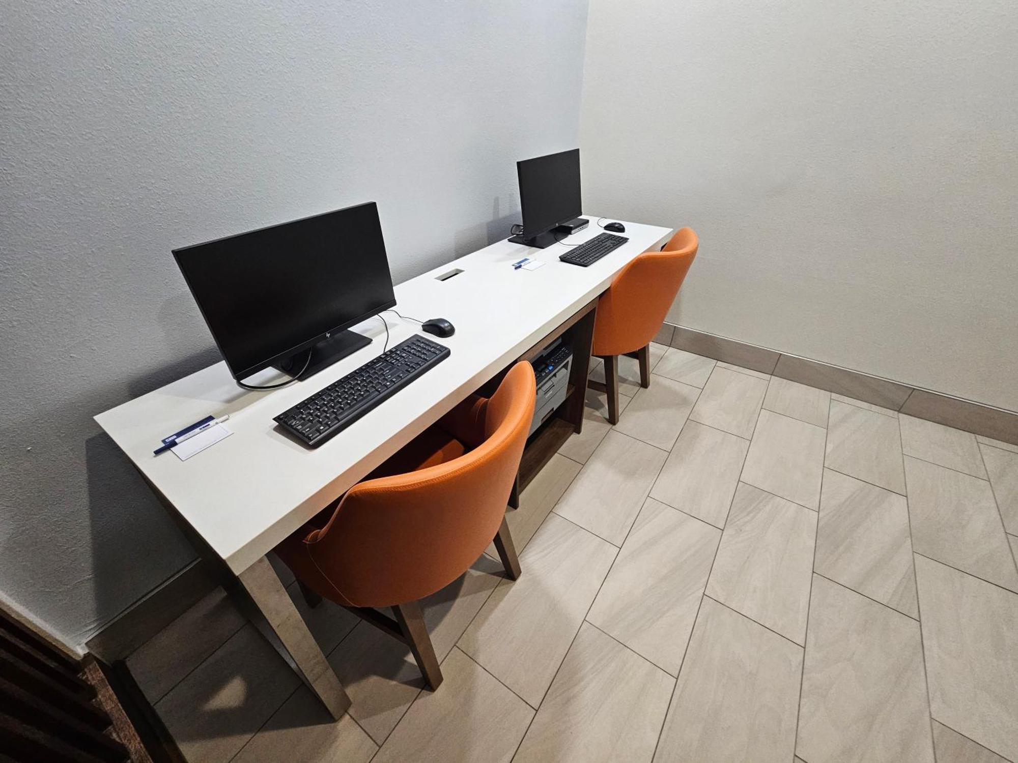 Express & Cincinnati-blue Ash By Ihg Blue Ash