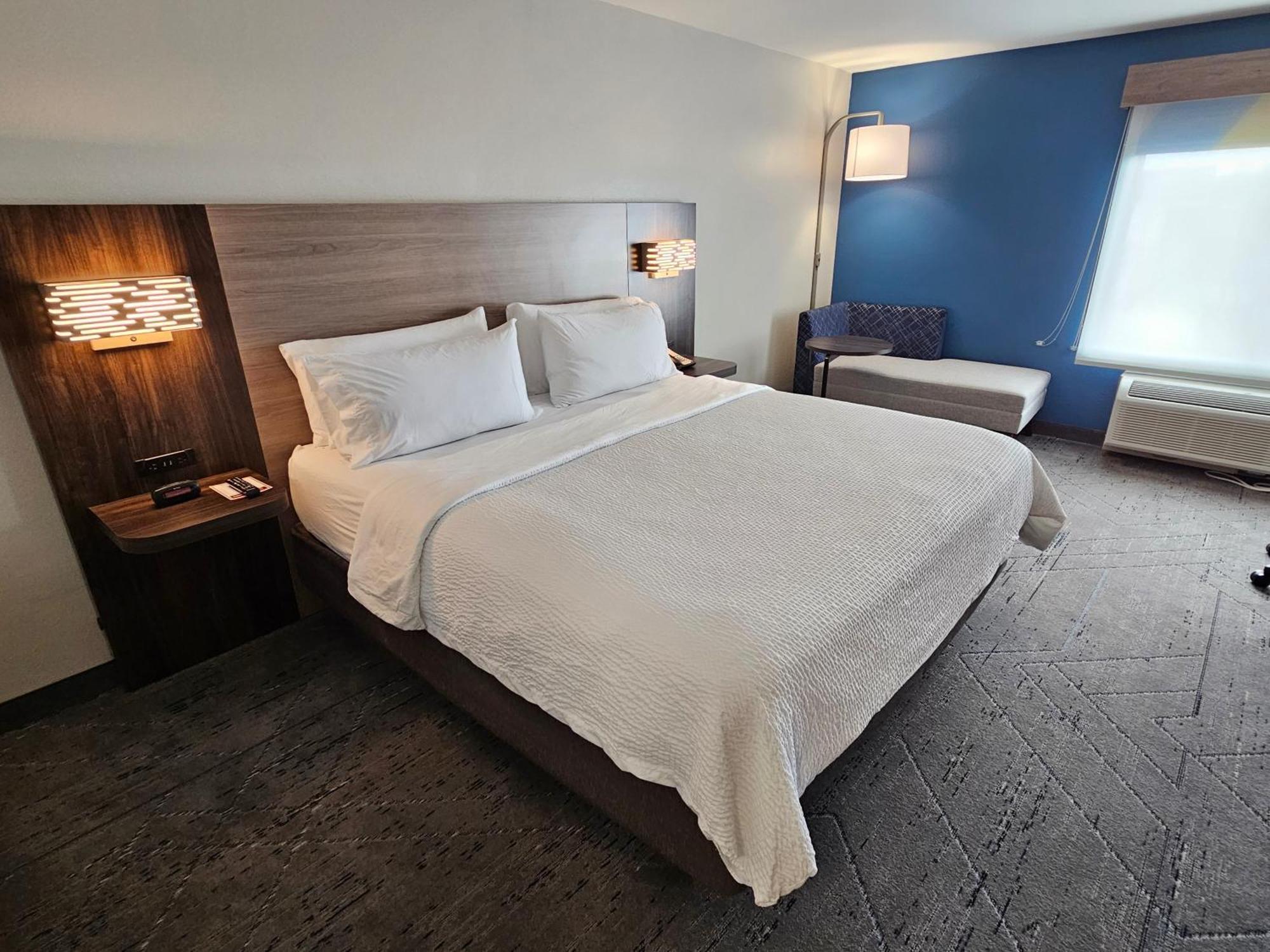 Express & Cincinnati-blue Ash By Ihg Blue Ash