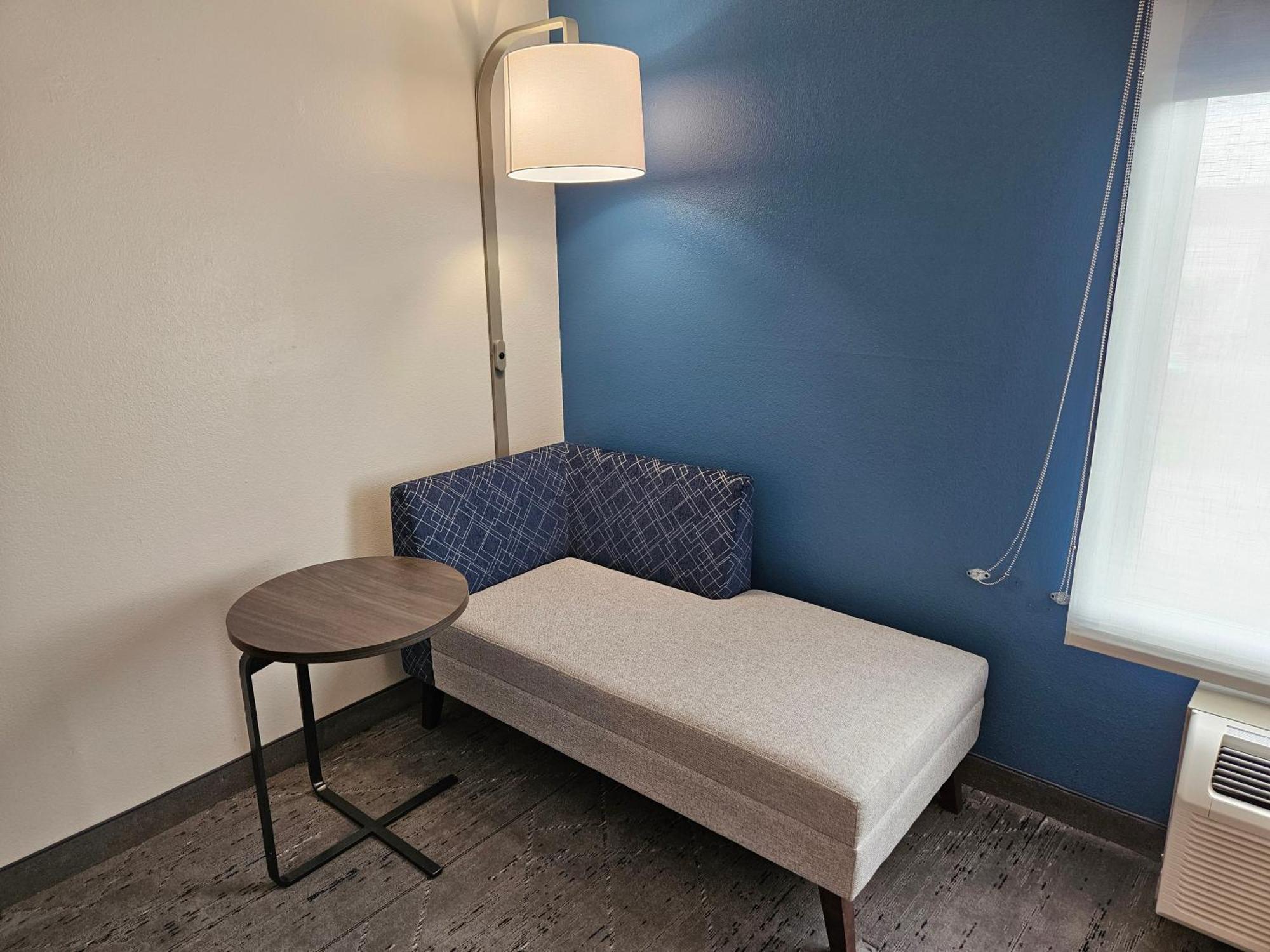 Express & Cincinnati-blue Ash By Ihg Hotel
