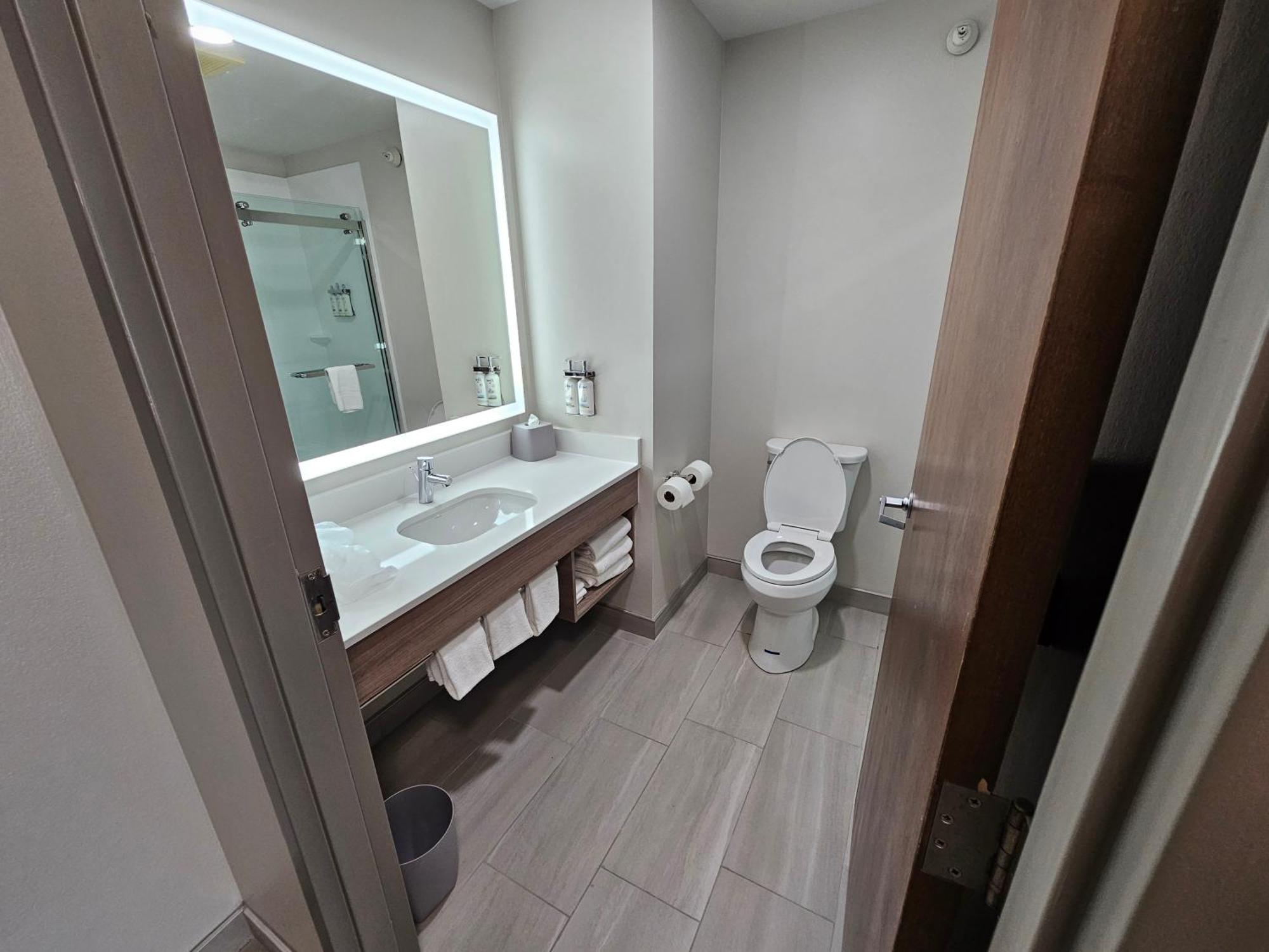 Express & Cincinnati-blue Ash By Ihg Blue Ash