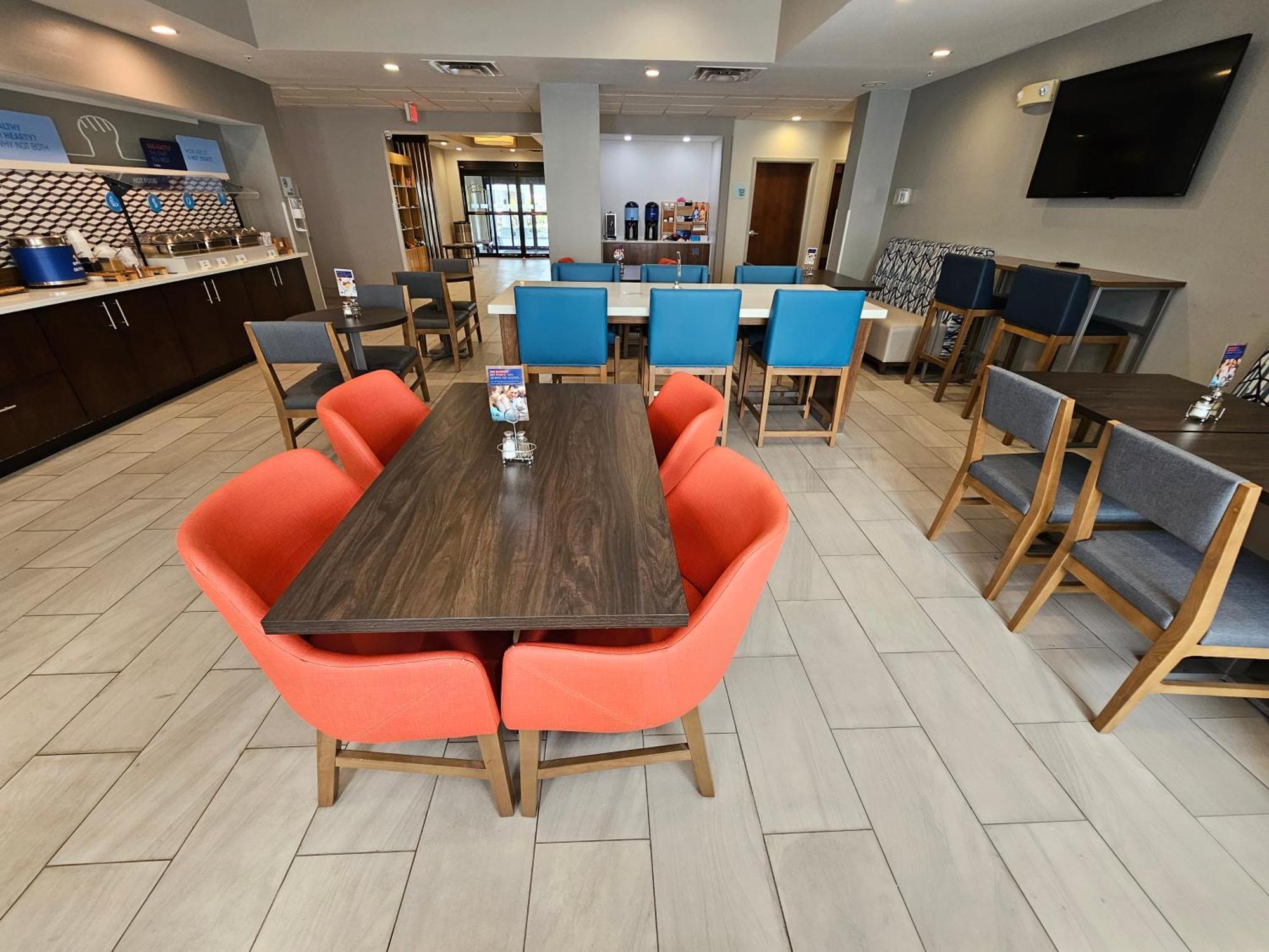 Express & Cincinnati-blue Ash By Ihg Hotel