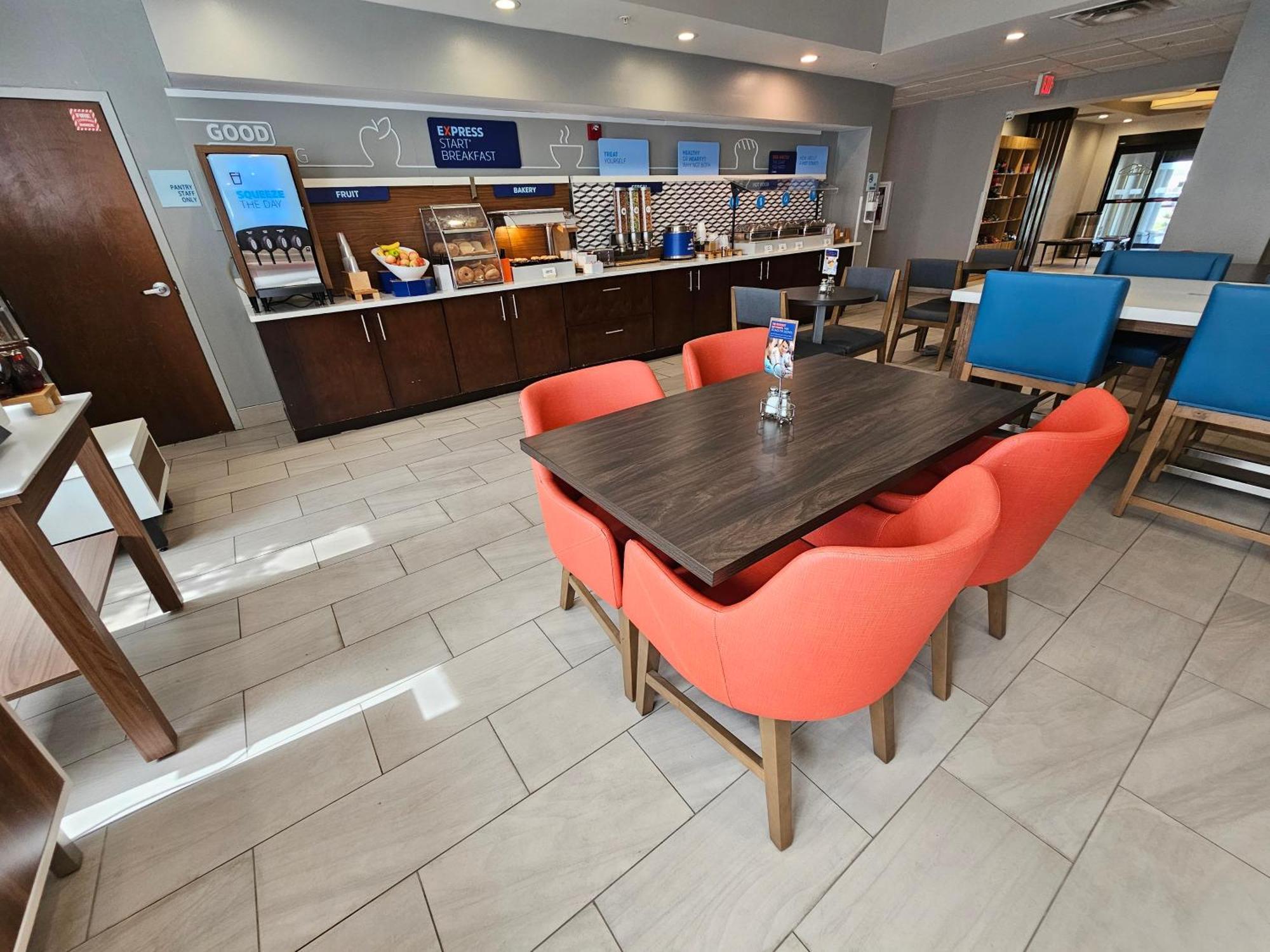 Hotel Express & Cincinnati-blue Ash By Ihg Blue Ash