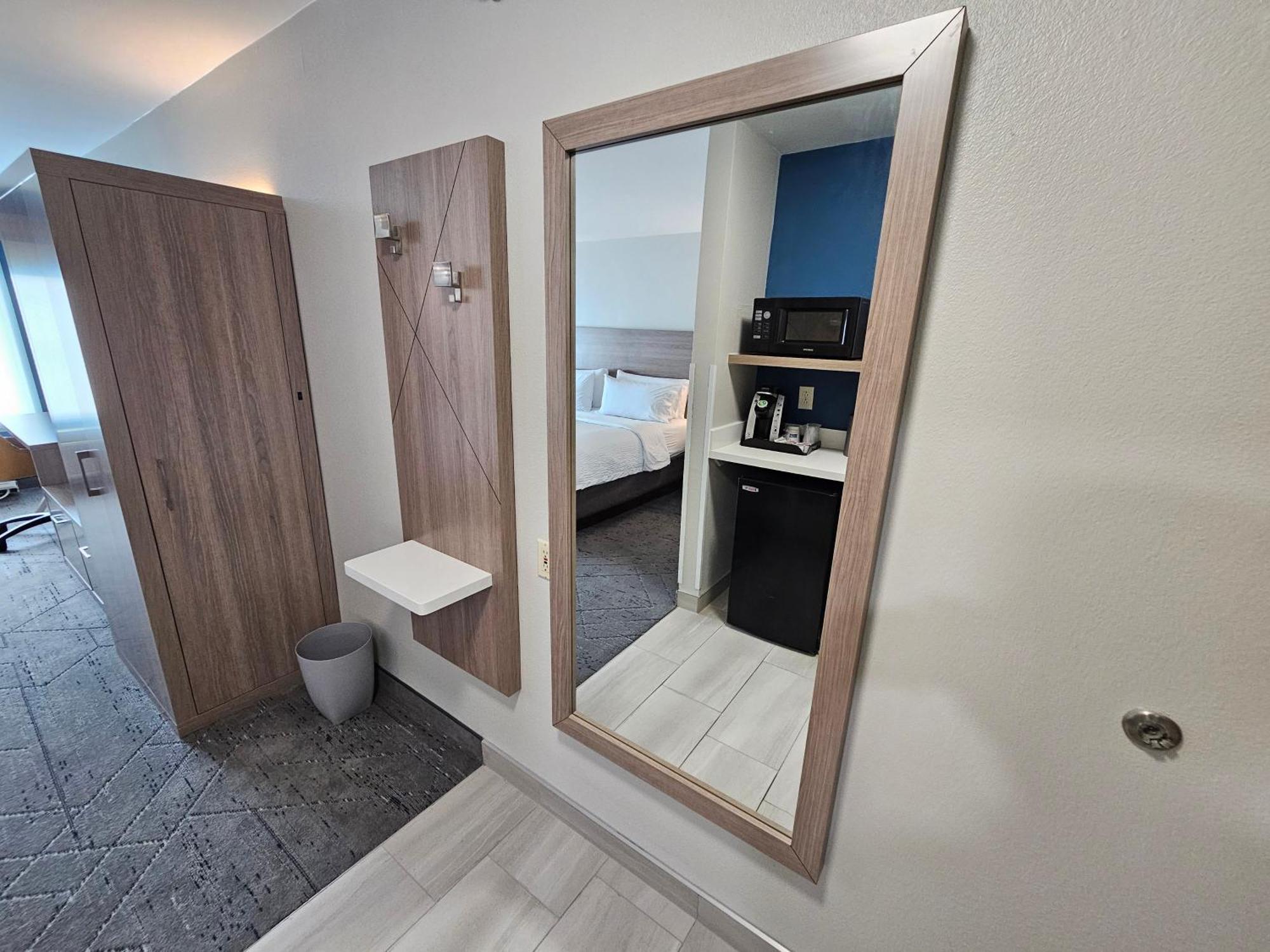 Express & Cincinnati-blue Ash By Ihg Blue Ash