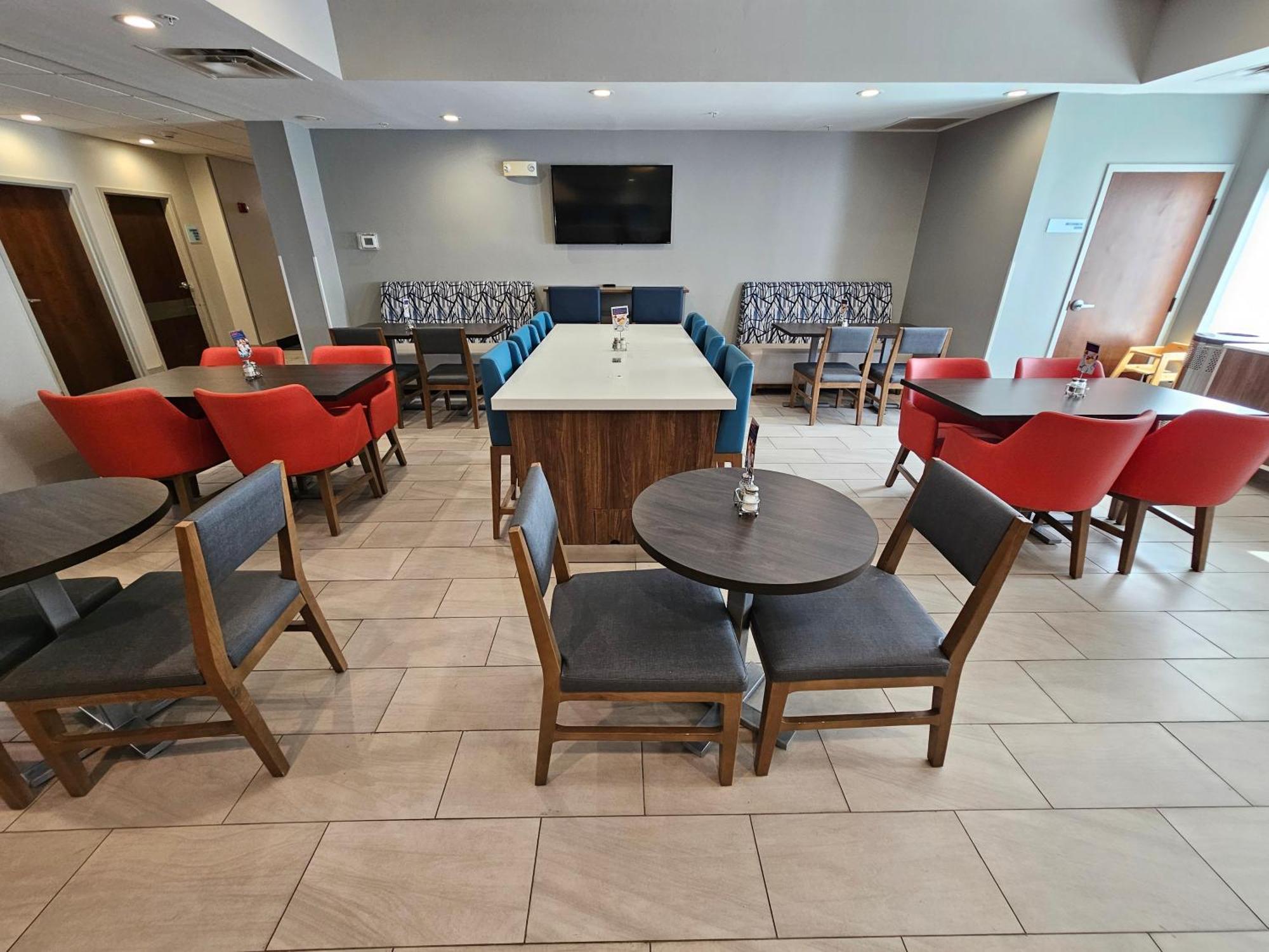 Hotel Express & Cincinnati-blue Ash By Ihg Blue Ash
