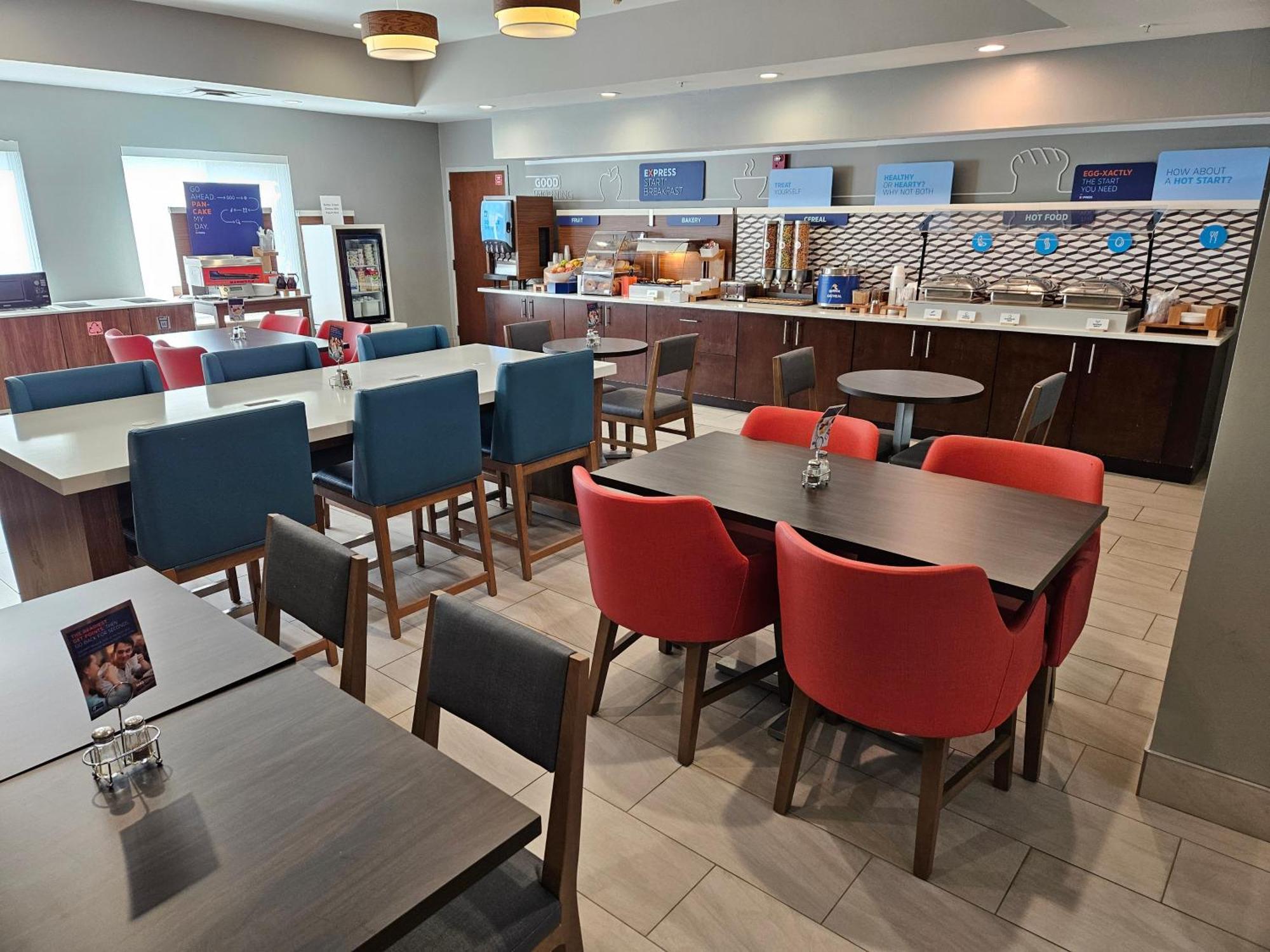 Express & Cincinnati-blue Ash By Ihg Blue Ash