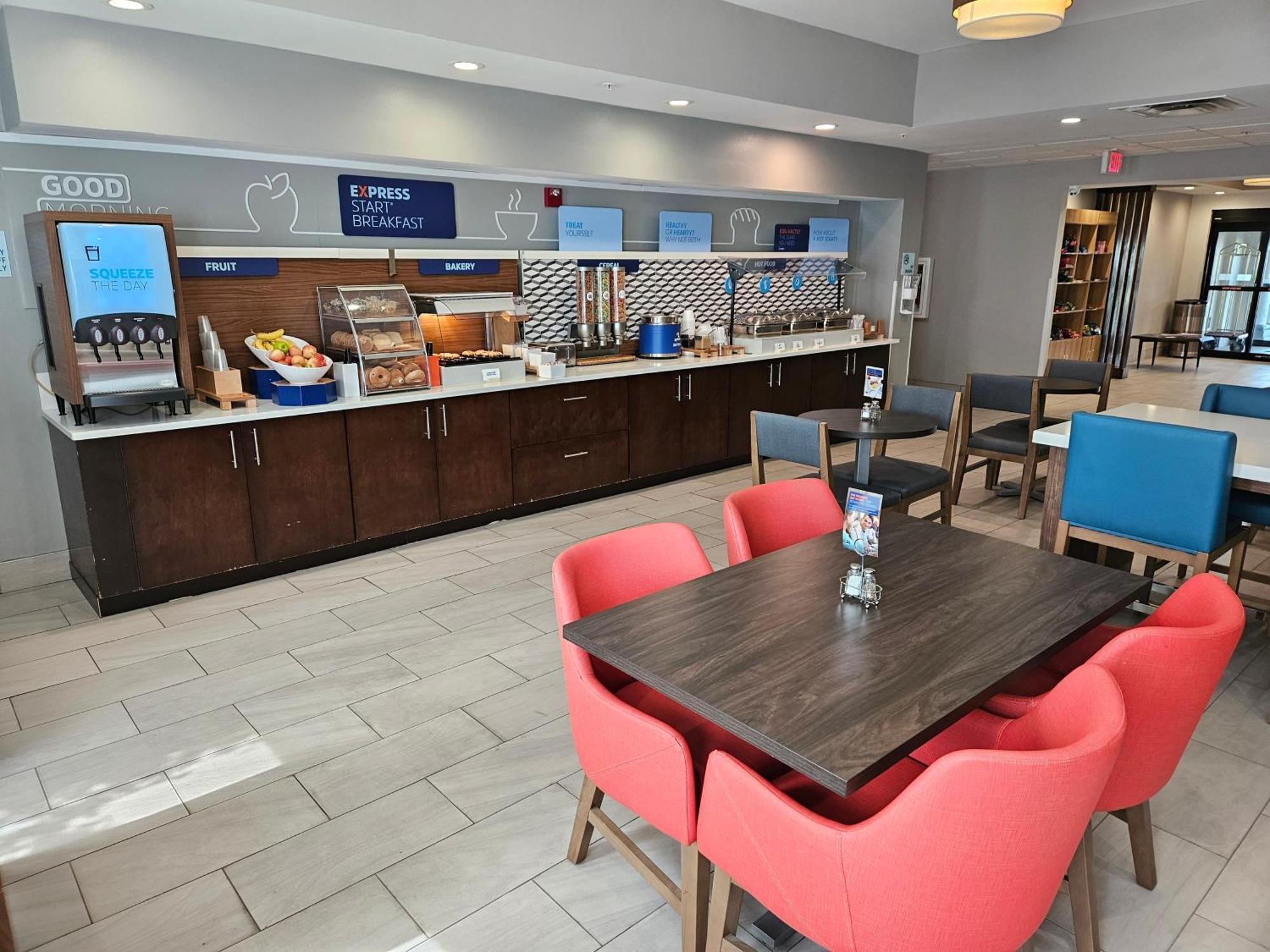 Hotel Express & Cincinnati-blue Ash By Ihg 3*