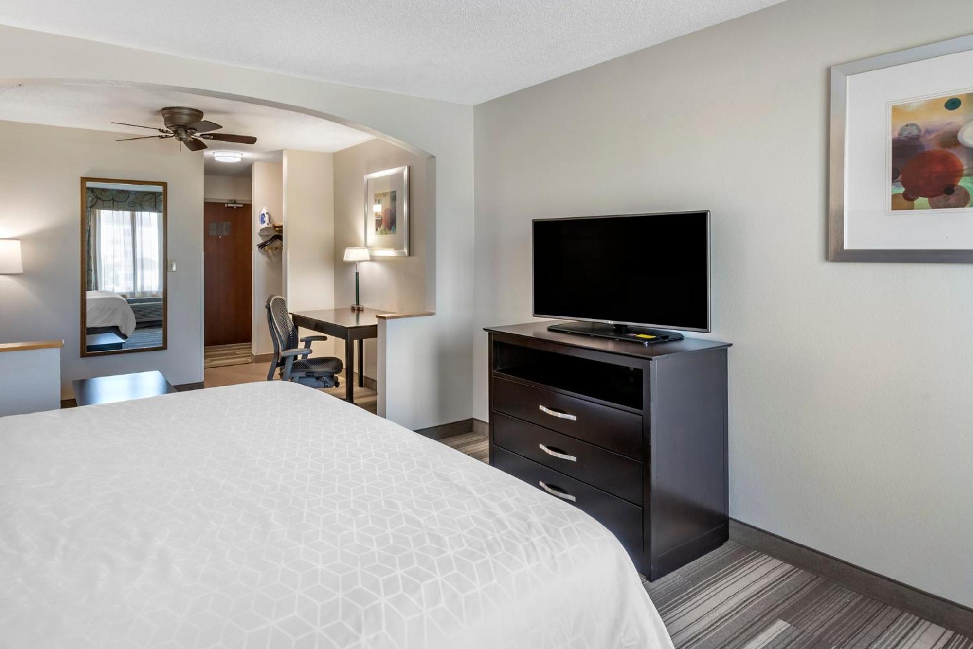 Hotel Express & Cincinnati-blue Ash By Ihg
