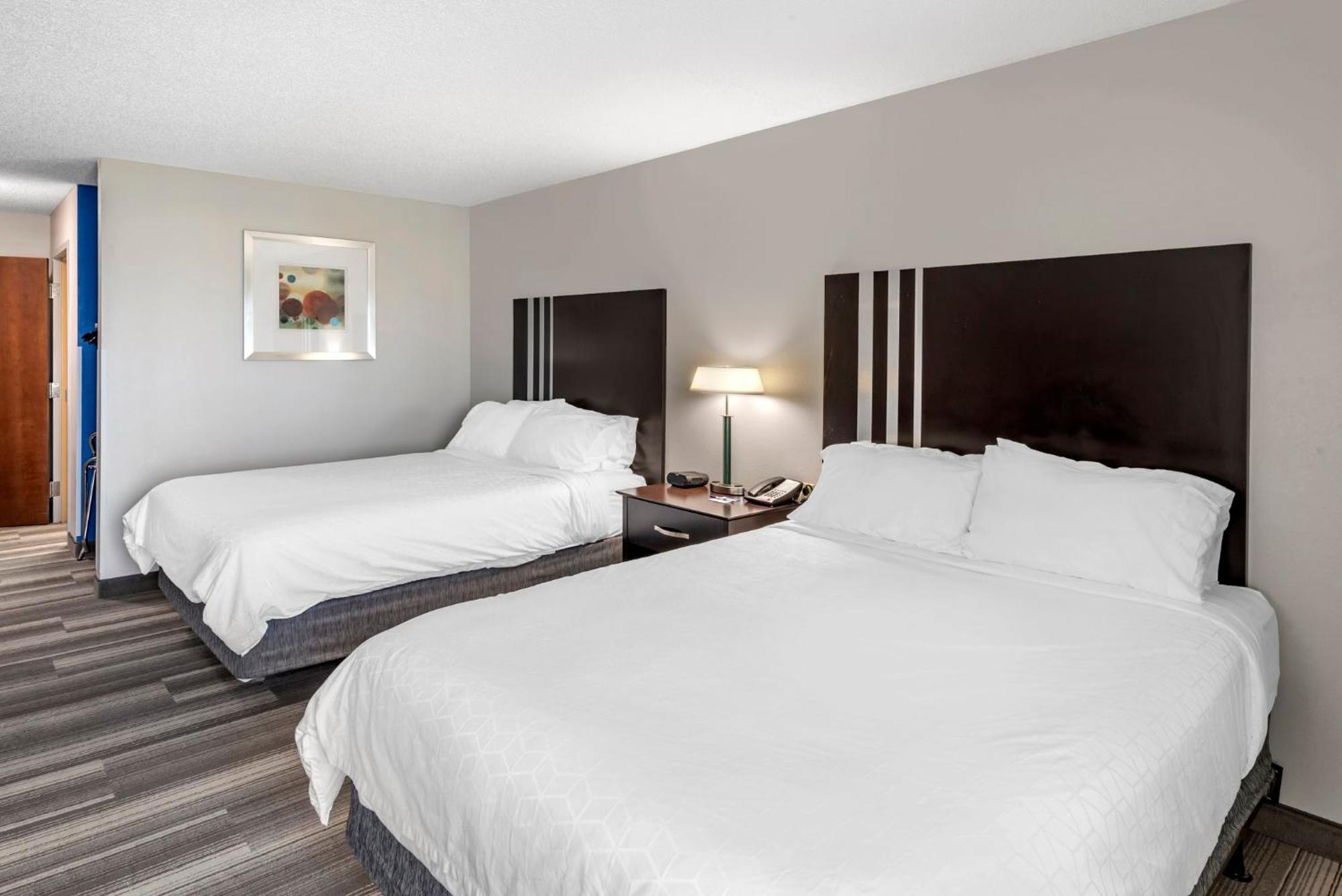 Express & Cincinnati-blue Ash By Ihg Hotel Blue Ash