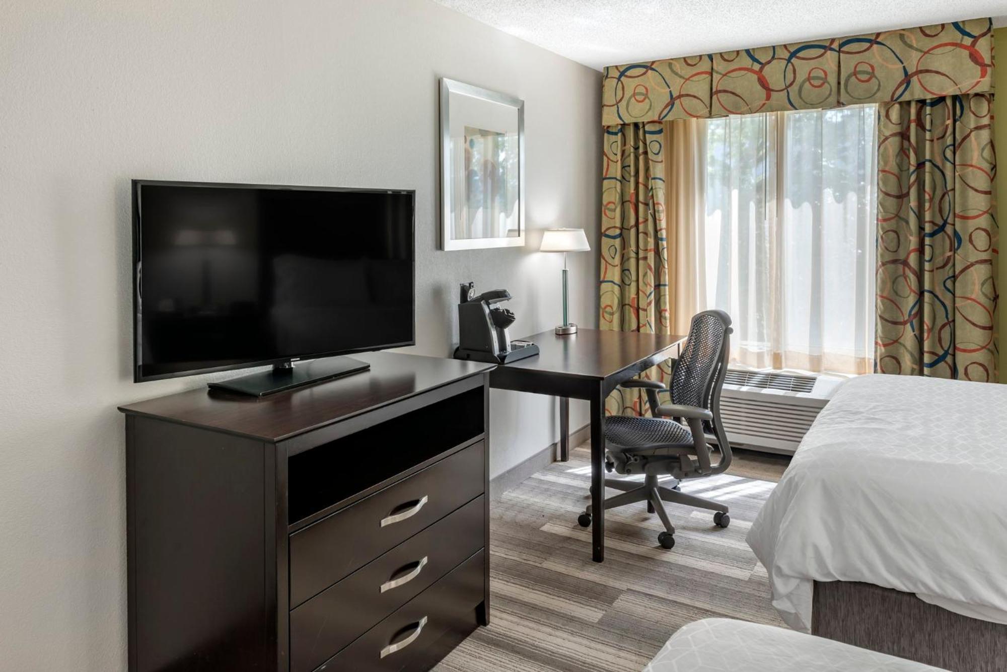 Hotel Express & Cincinnati-blue Ash By Ihg 3*