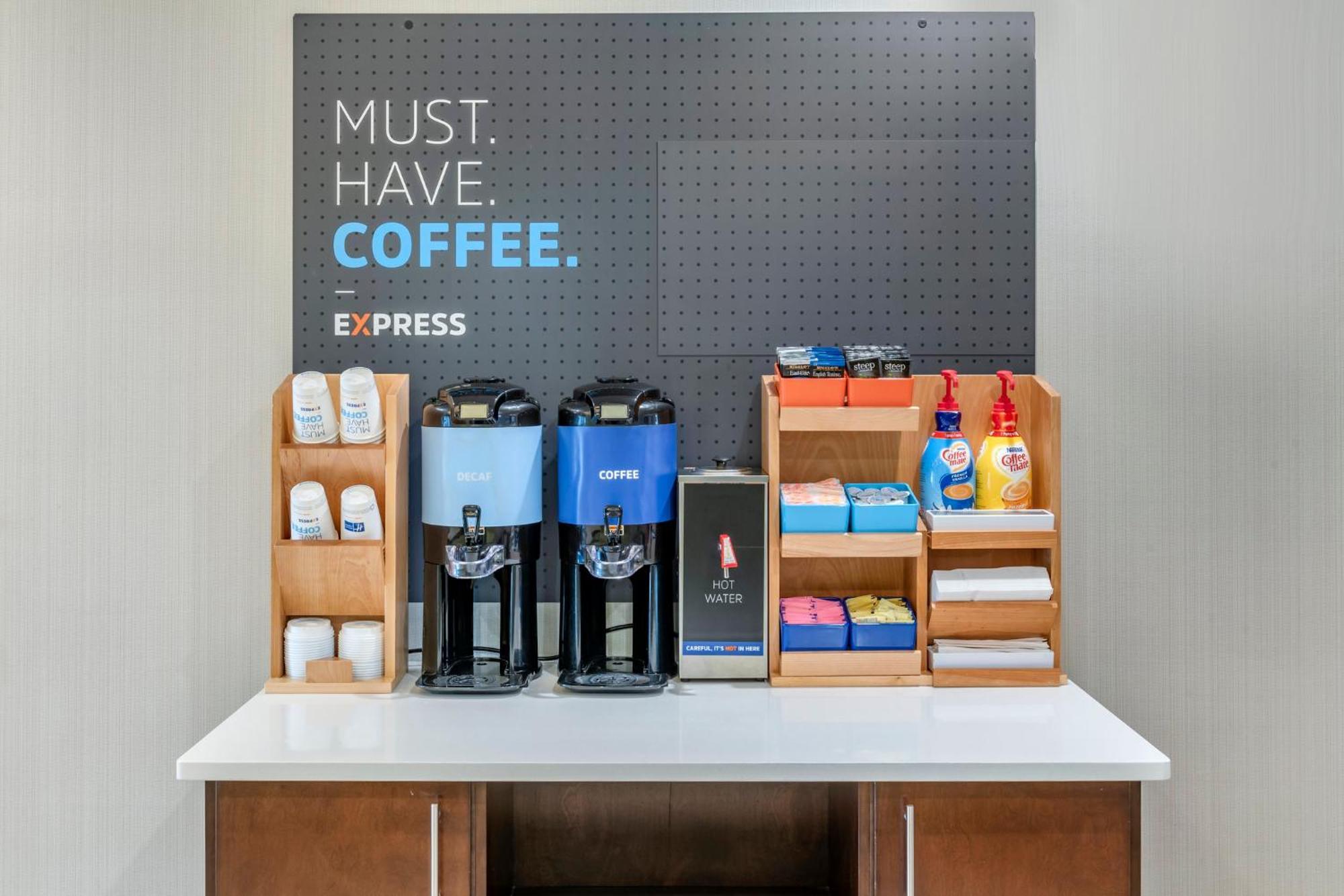 Express & Cincinnati-blue Ash By Ihg Hotel Blue Ash