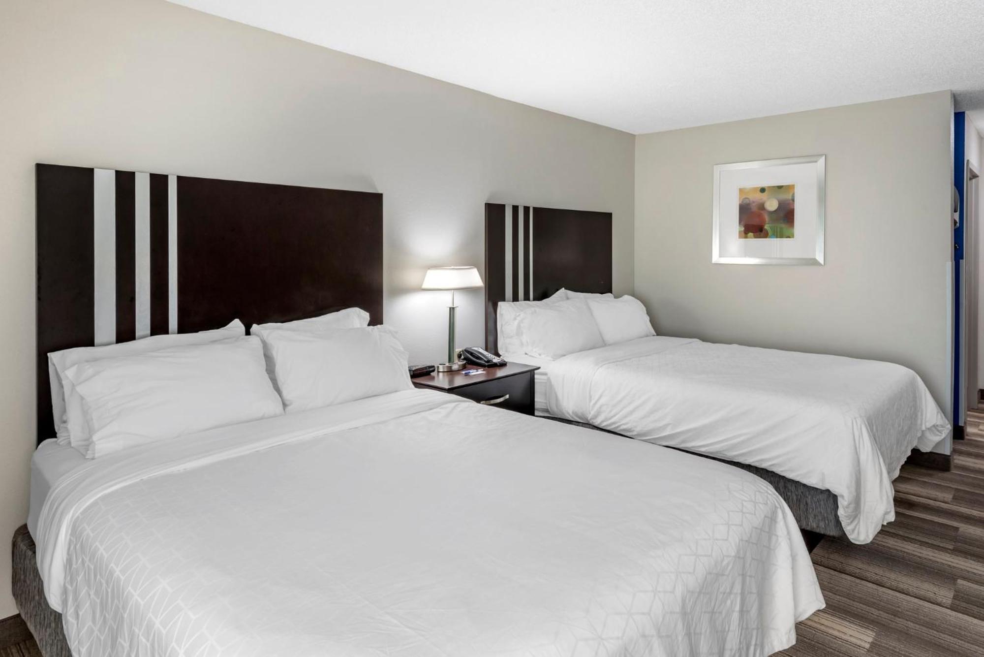 Hotel Express & Cincinnati-blue Ash By Ihg Blue Ash