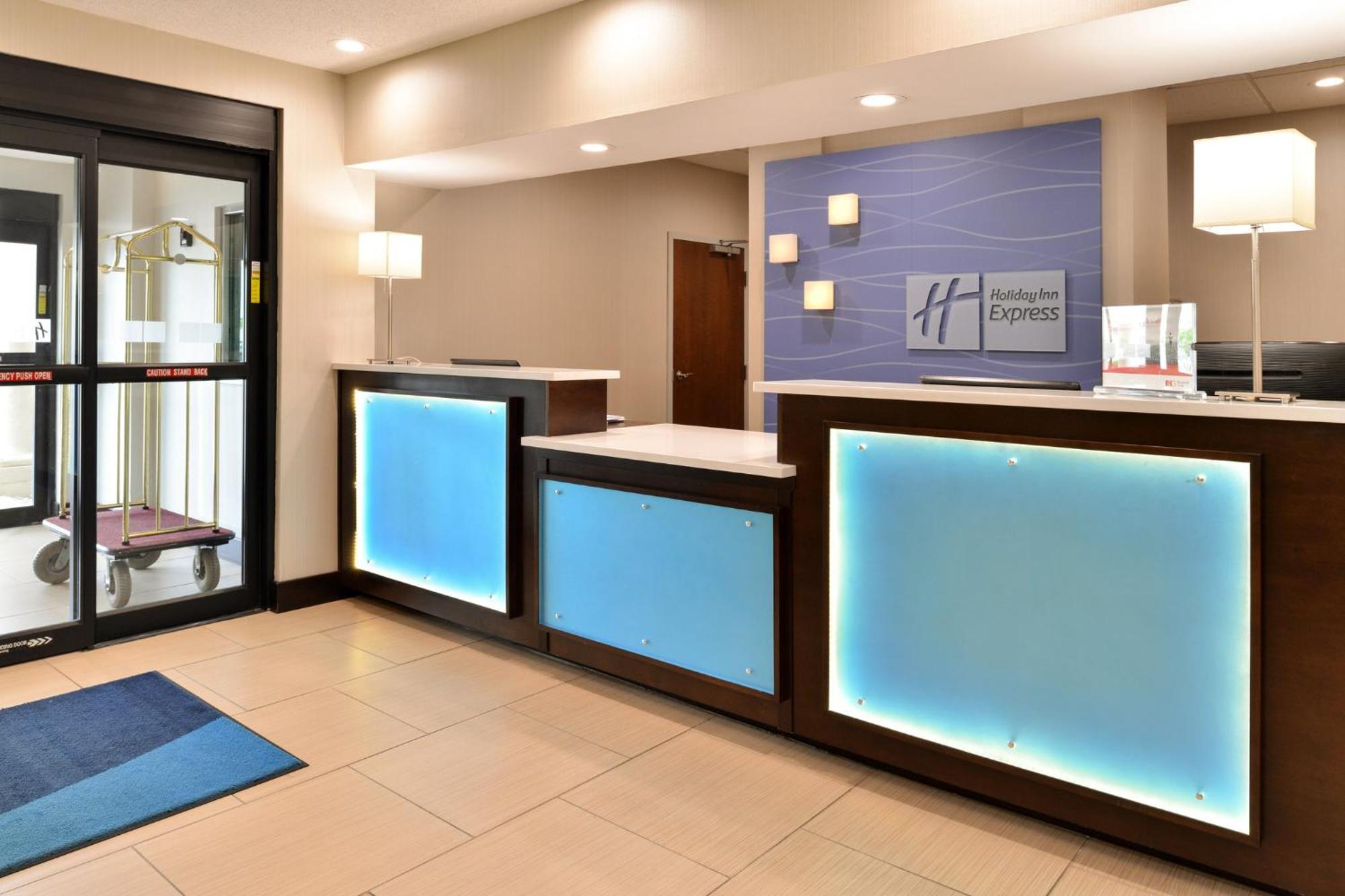 Express & Cincinnati-blue Ash By Ihg Hotel