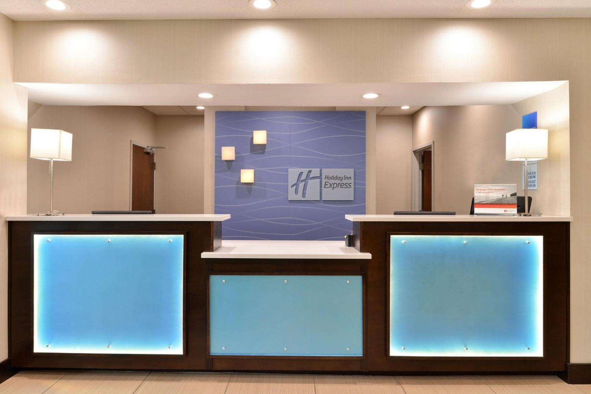 Hotel Express & Cincinnati-blue Ash By Ihg