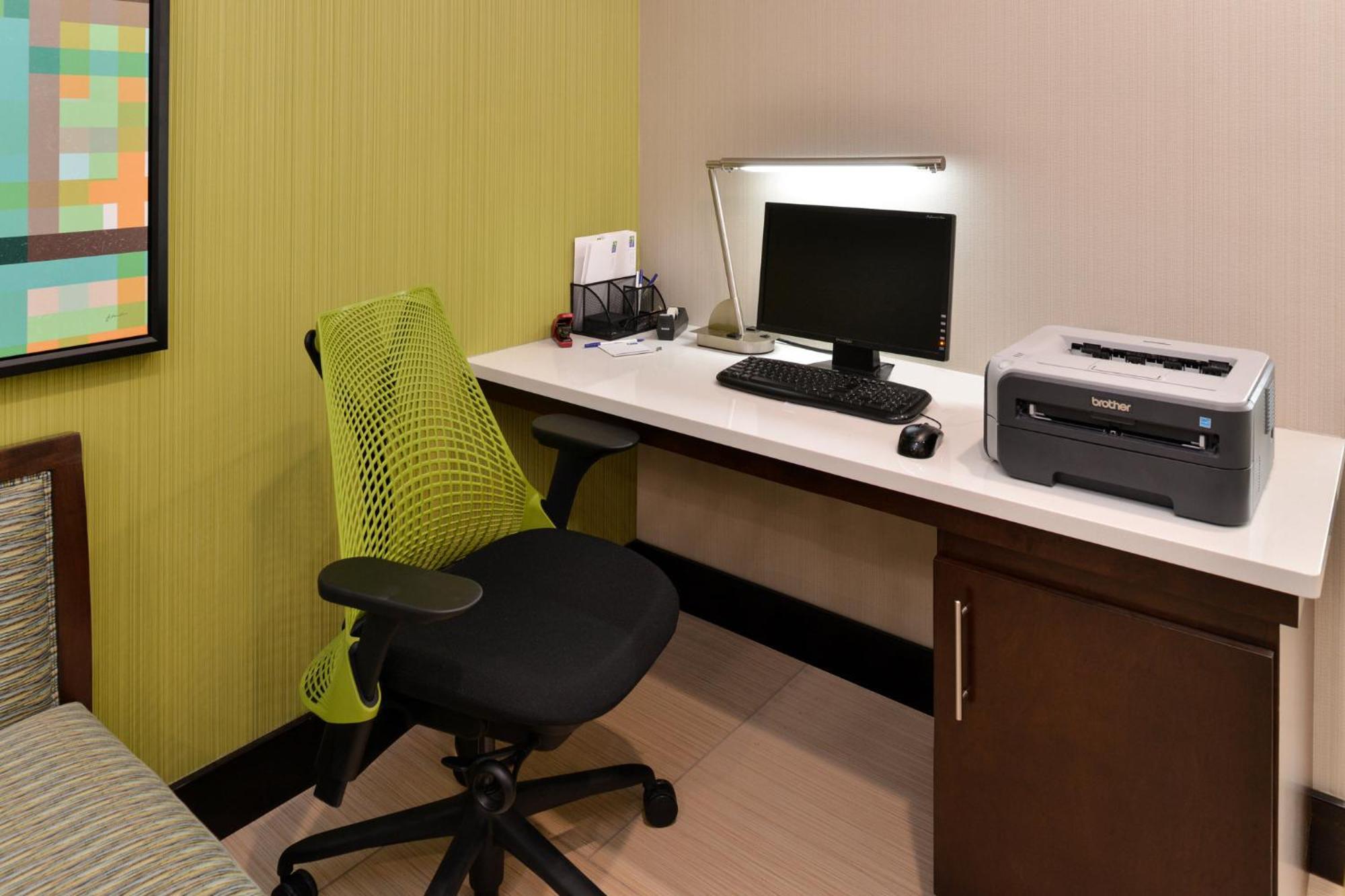 Express & Cincinnati-blue Ash By Ihg Blue Ash