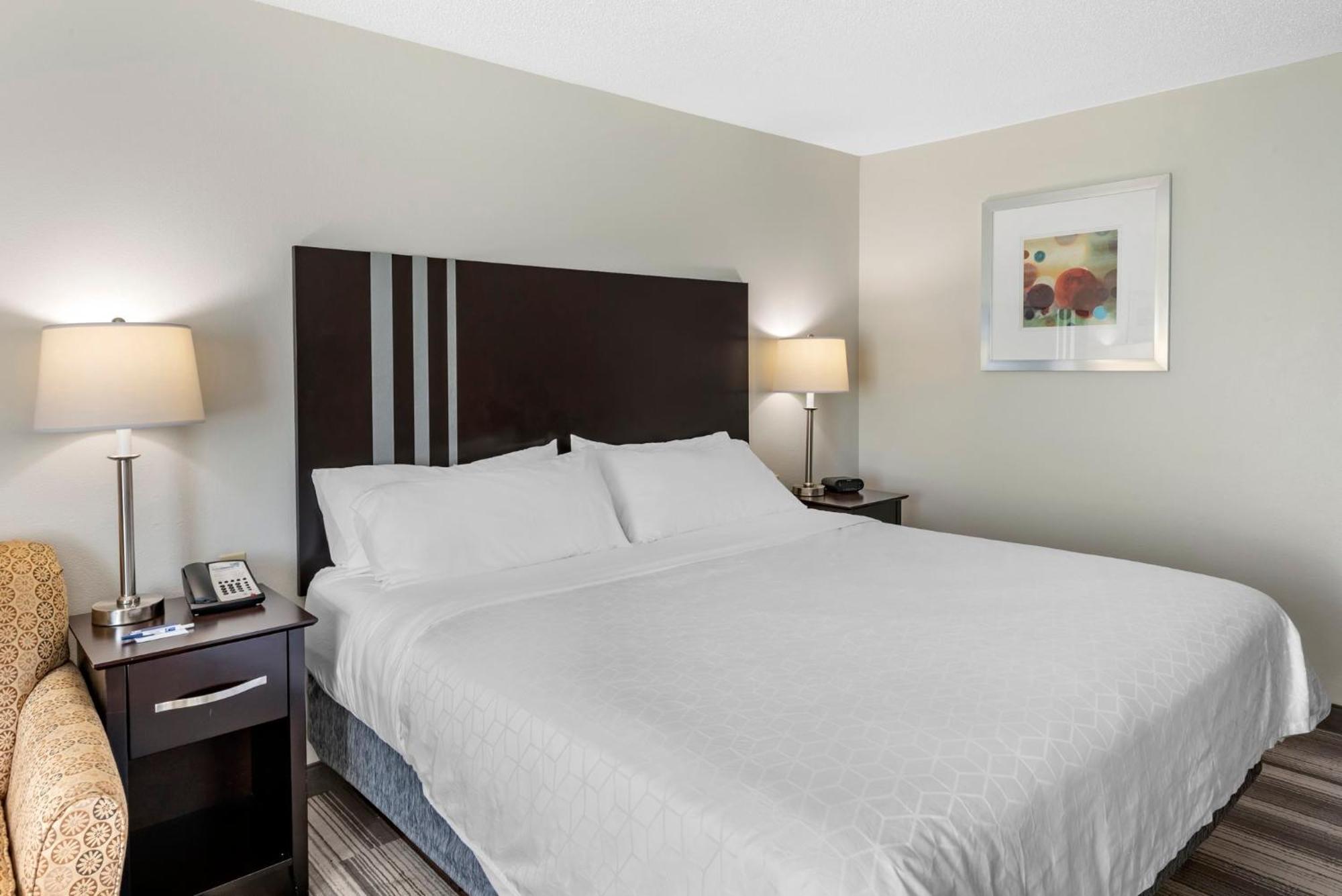Express & Cincinnati-blue Ash By Ihg 3* Blue Ash