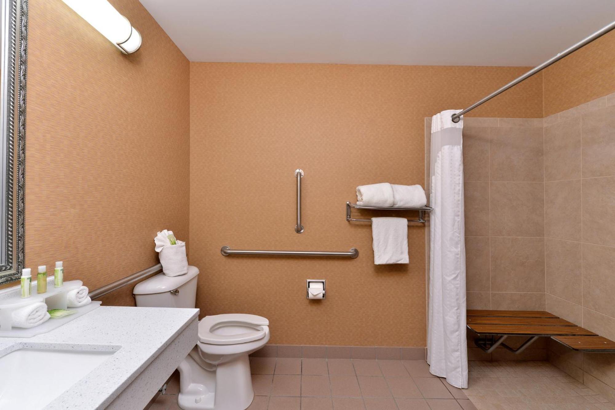 Hotel Express & Cincinnati-blue Ash By Ihg Blue Ash