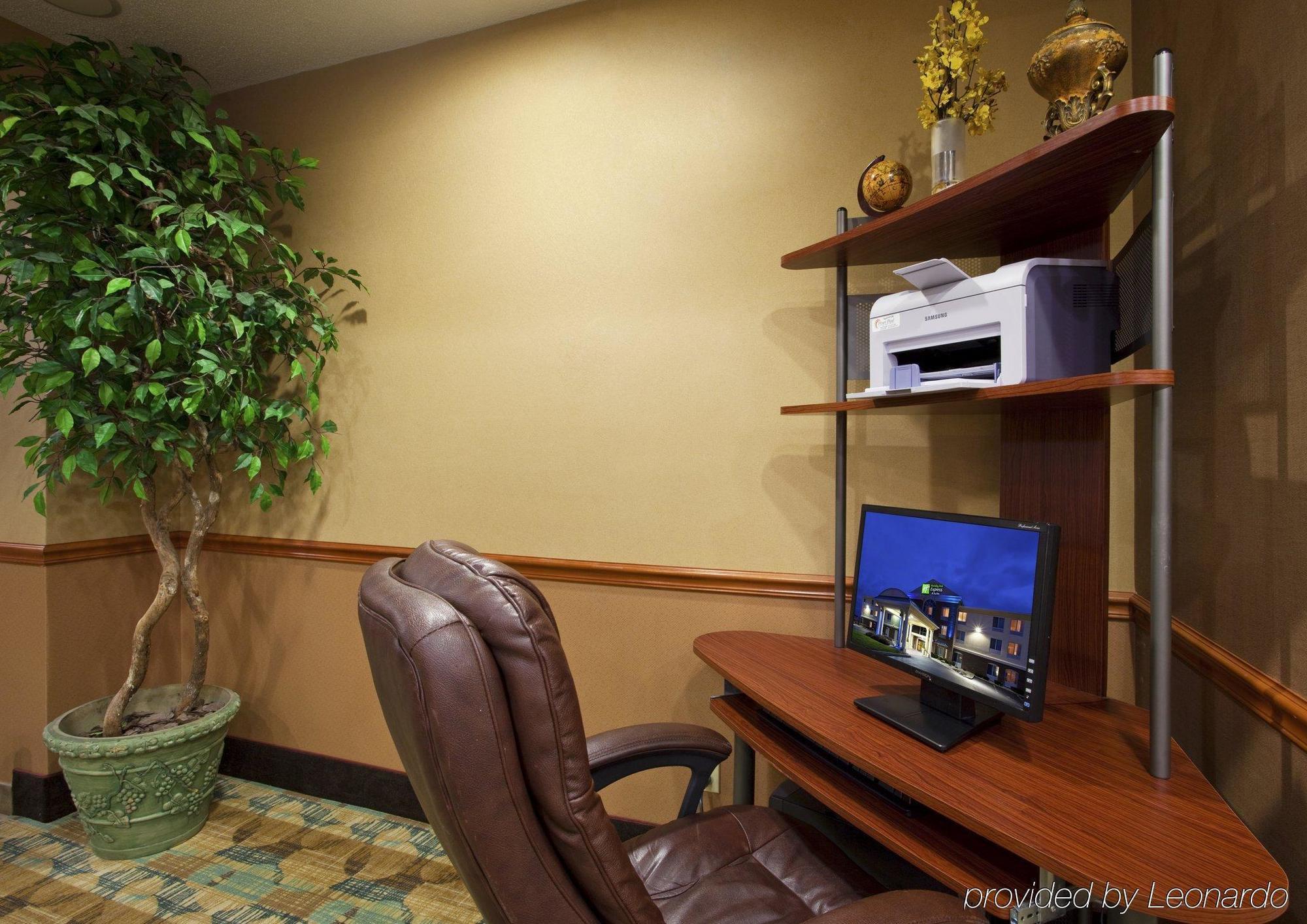 Express & Cincinnati-blue Ash By Ihg Hotel Blue Ash