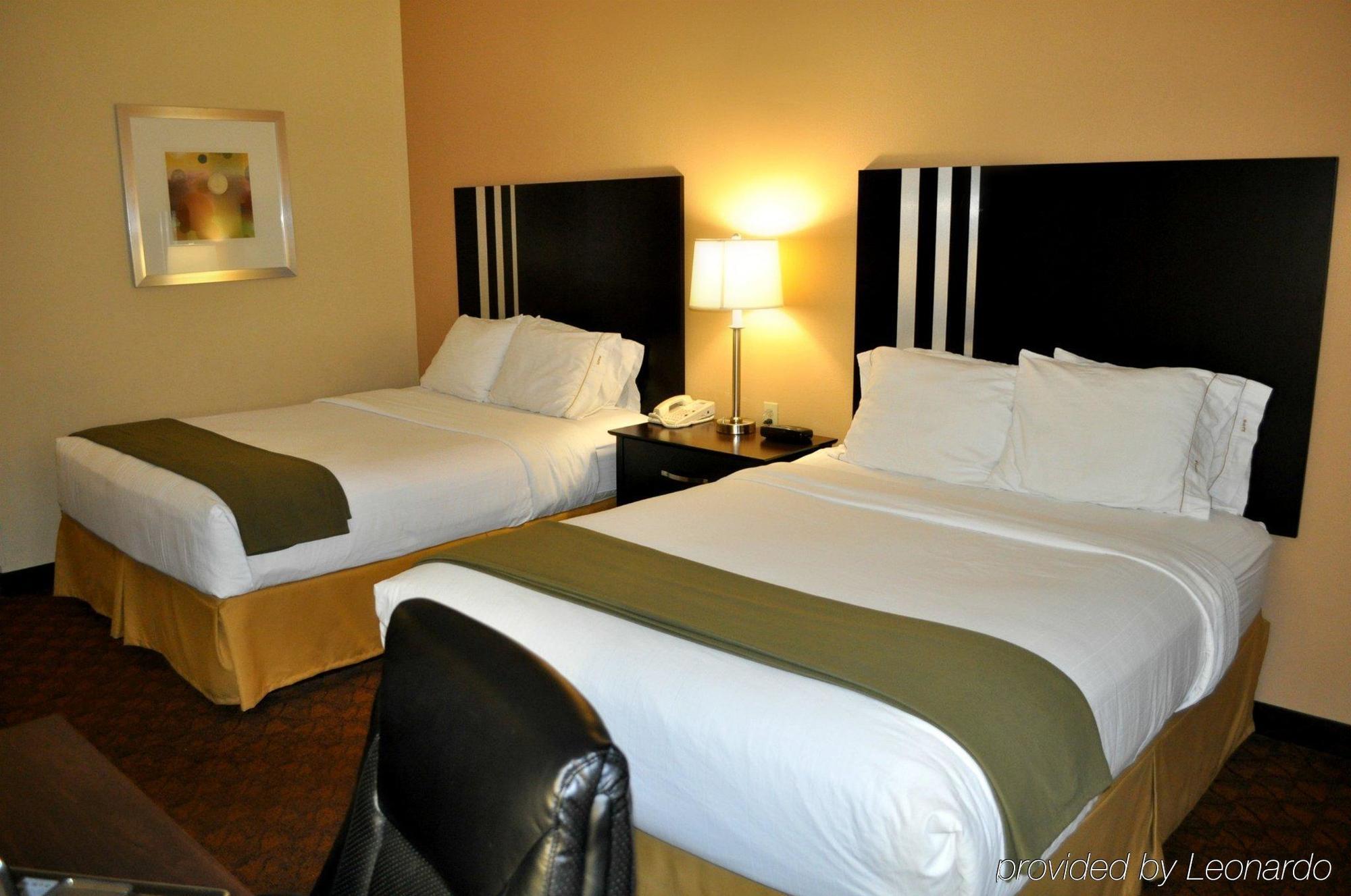 Hotel Express & Cincinnati-blue Ash By Ihg