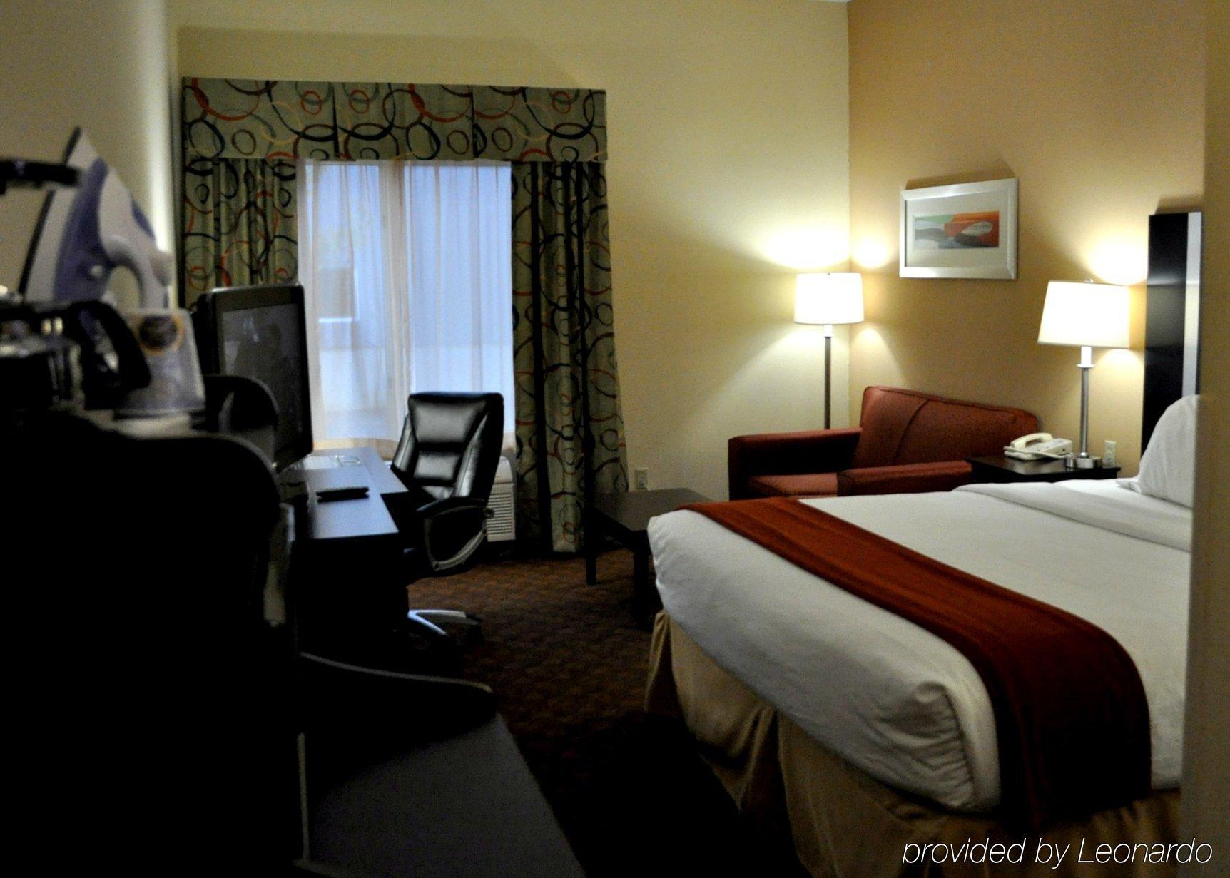 Hotel Express & Cincinnati-blue Ash By Ihg Blue Ash