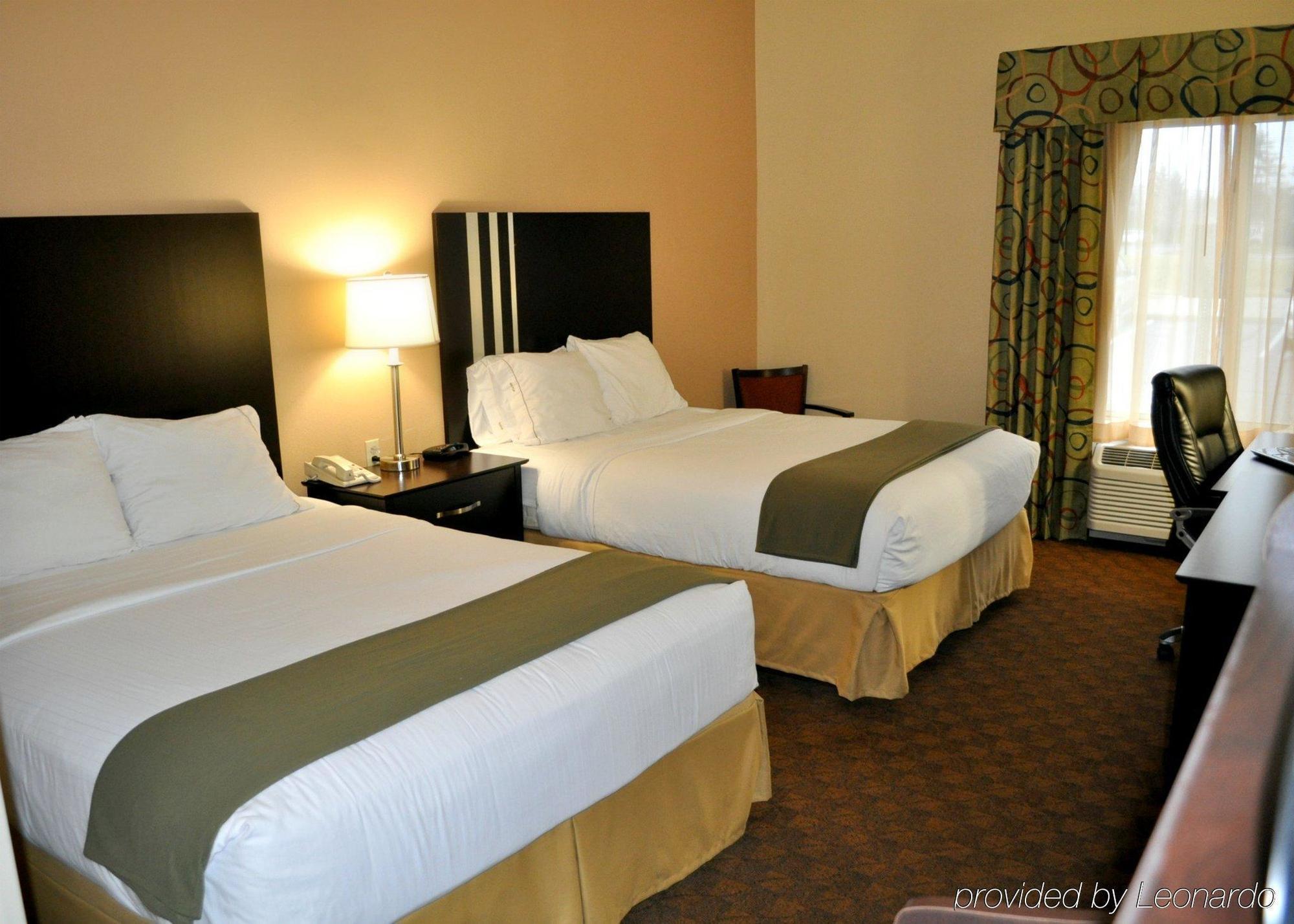 Express & Cincinnati-blue Ash By Ihg Hotel Blue Ash