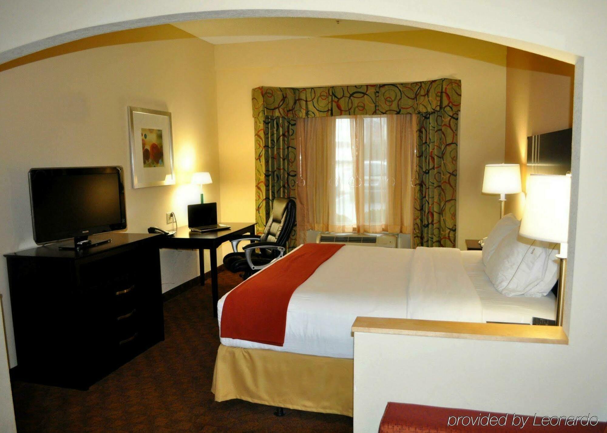 Express & Cincinnati-blue Ash By Ihg Hotel 3*