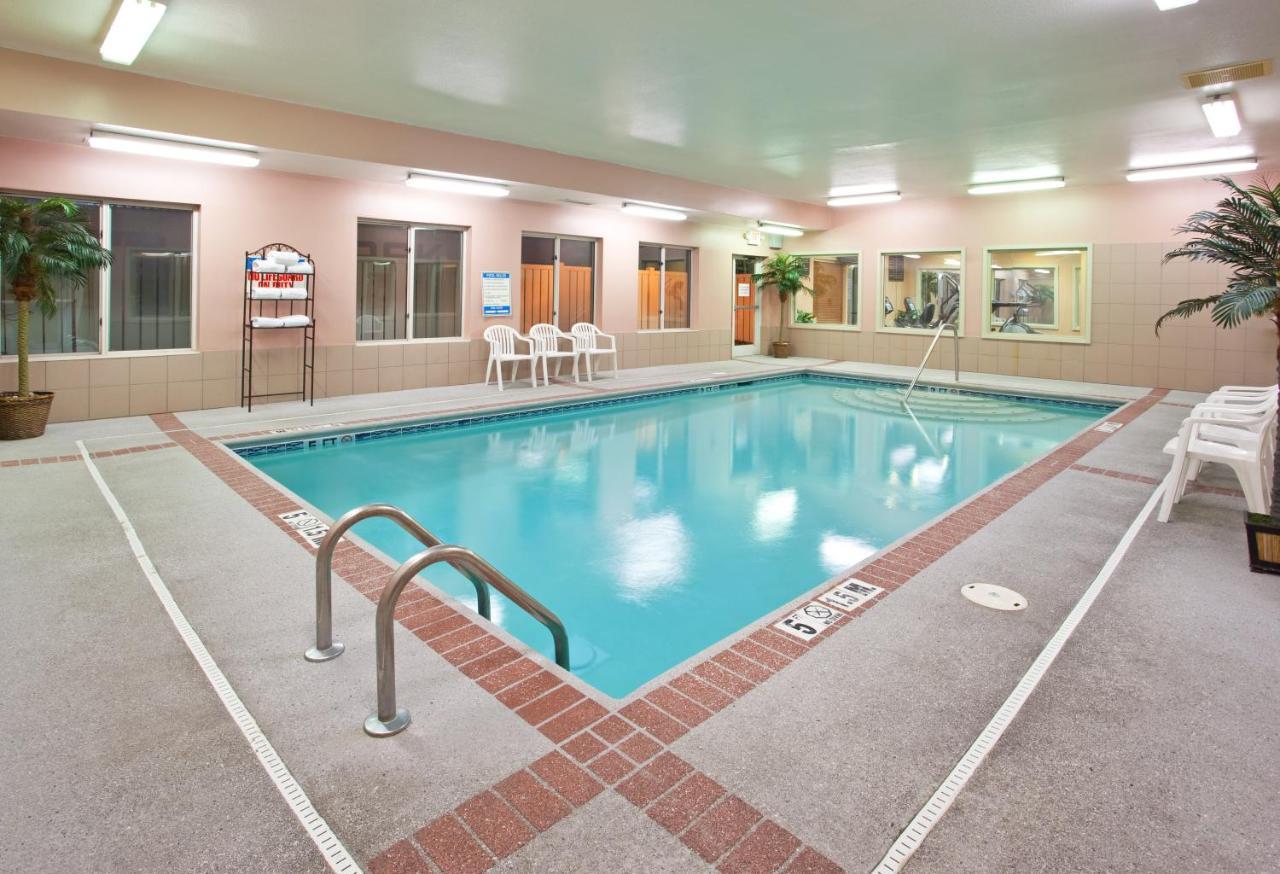 Hotel Express & Cincinnati-blue Ash By Ihg Blue Ash